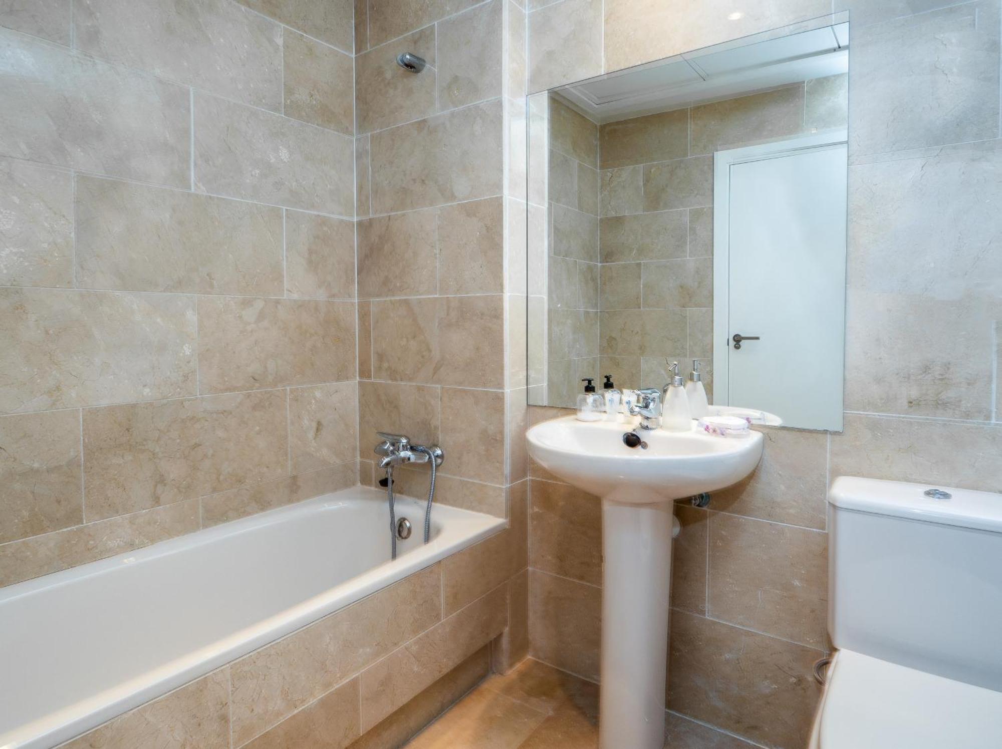 2055-Superb 2Bedrooms Apt, Gibraltar And Sea View Манилва Экстерьер фото